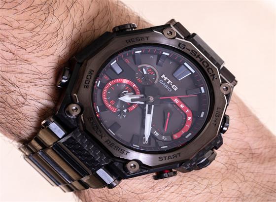 卡西歐G-Shock MTGB2000YBD1，采用較輕重量的鋼和碳